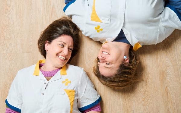 Elke en Sofie, thuisverpleegkundigen Wit-Gele Kruis