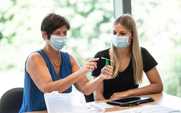 Foto jobstudent Frauke en verpleegkundige Nancy